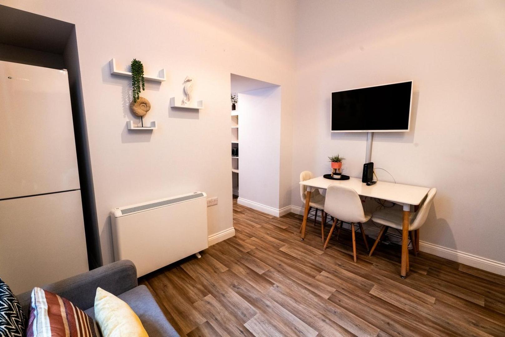 Free Parking | Smart Tv | 4 Guests Διαμέρισμα Σουόνσι Δωμάτιο φωτογραφία