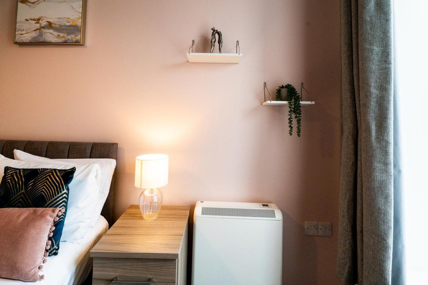 Free Parking | Smart Tv | 4 Guests Διαμέρισμα Σουόνσι Δωμάτιο φωτογραφία